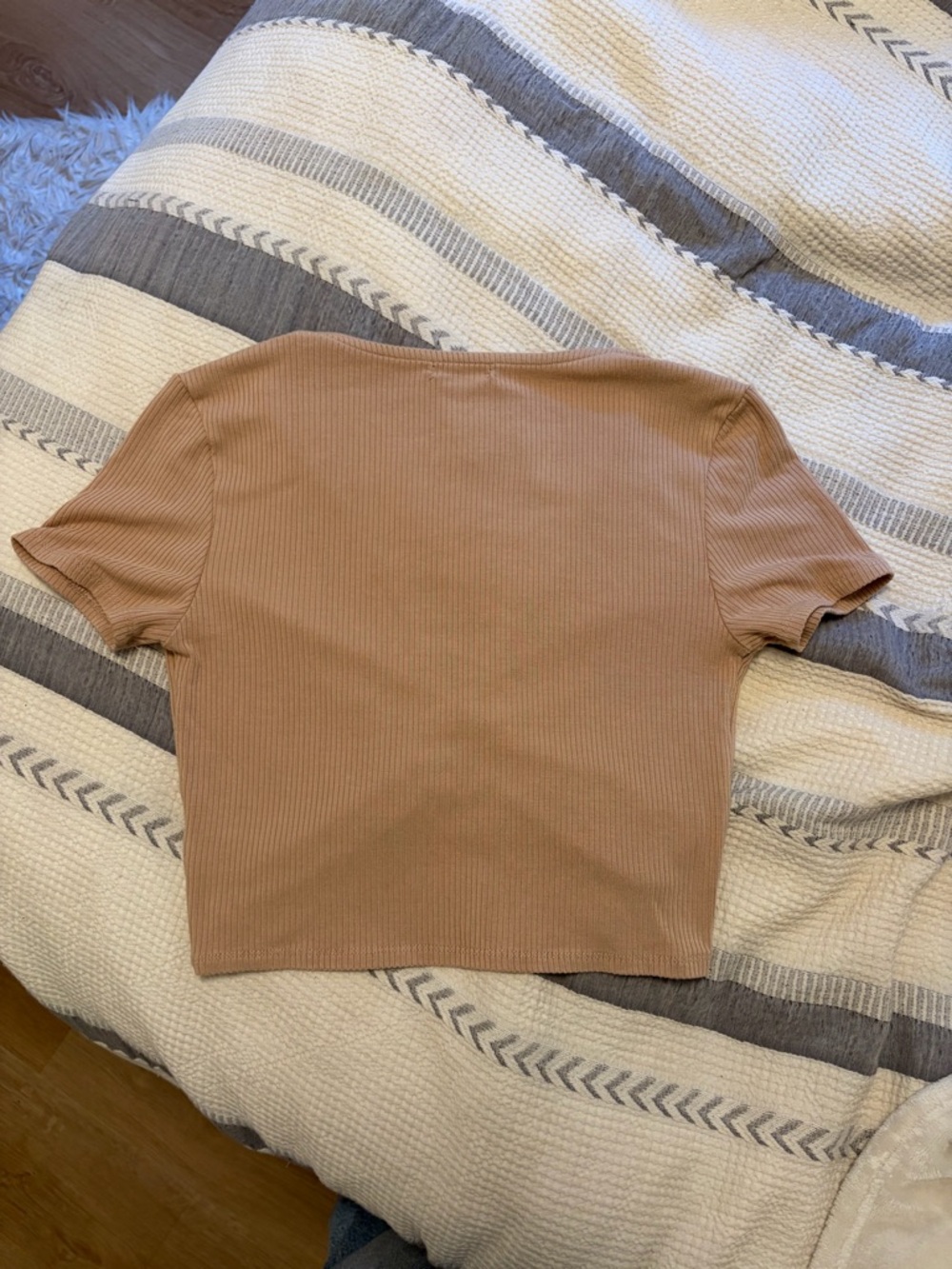 Dynamite Taupe Ribbed Ring-Front Crop Top - Picture 3 of 3